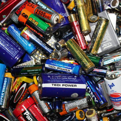 Bild vergrern: Altbatterien sammeln