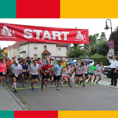 Bild vergrern: Startschuss zum 7. Stdtedreieckslauf durch 3. Brgermeister Rudolf Seidl in Maxhtte-Haidhof, 10 km- Lauf