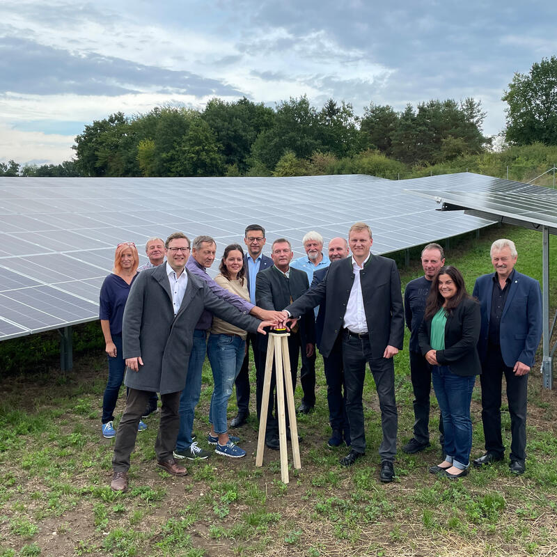 Stadtwerke nehmen Photovoltaik-Freiflächenanlage Calvarienberg in Betrieb