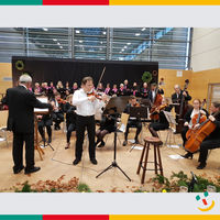 Bild vergrern: Kammerkonzert 2017: Der Philharmoische Chor Regensburg untersttzte das Oberpflzer Kammerorchester stimmlich.