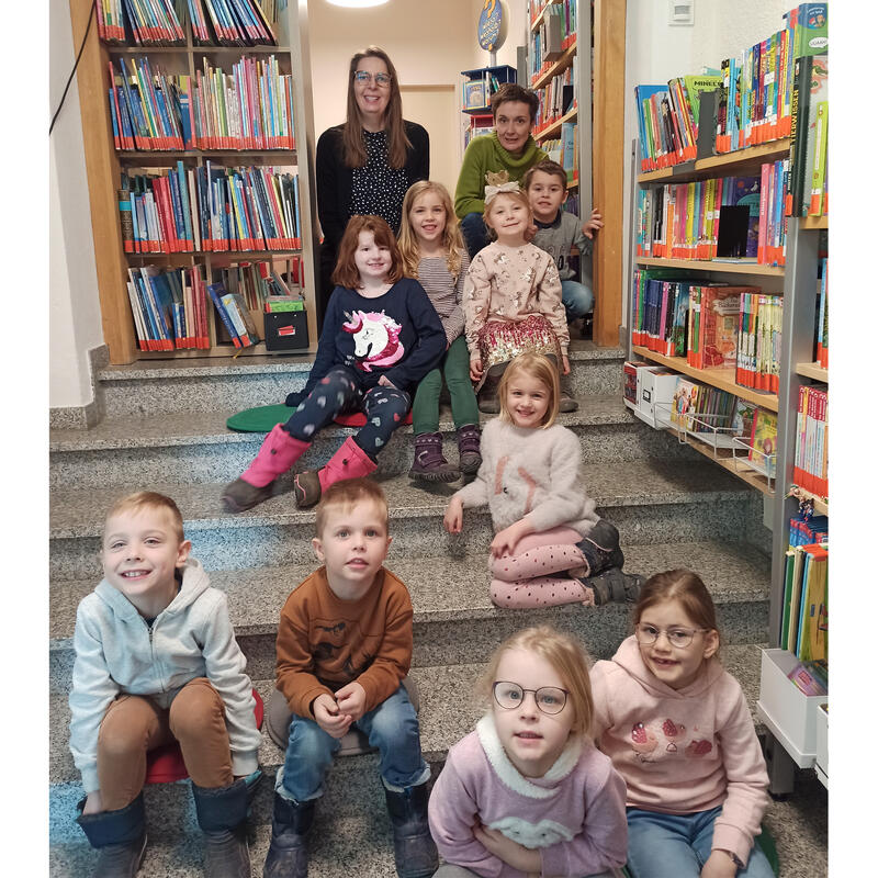 Vorschulkinder des Kinderhauses Zum Guten Hirten Pirkensee besuchten die Stadtbücherei